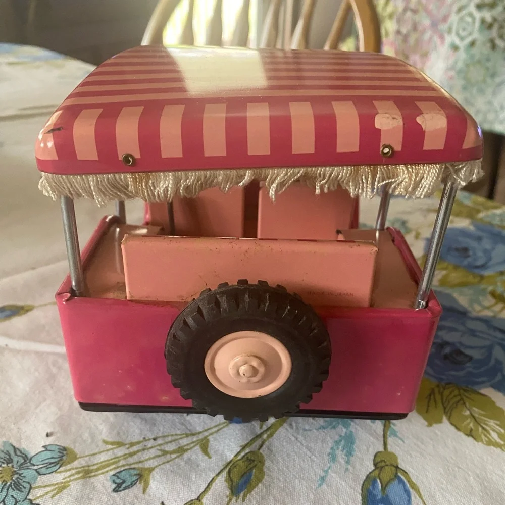 ‘60s Pink Metal Working Jeep